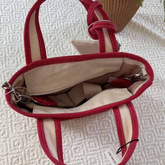 NWT Madden Cherry Tote - Red and Cream With Keychains - Picture 11 of 12